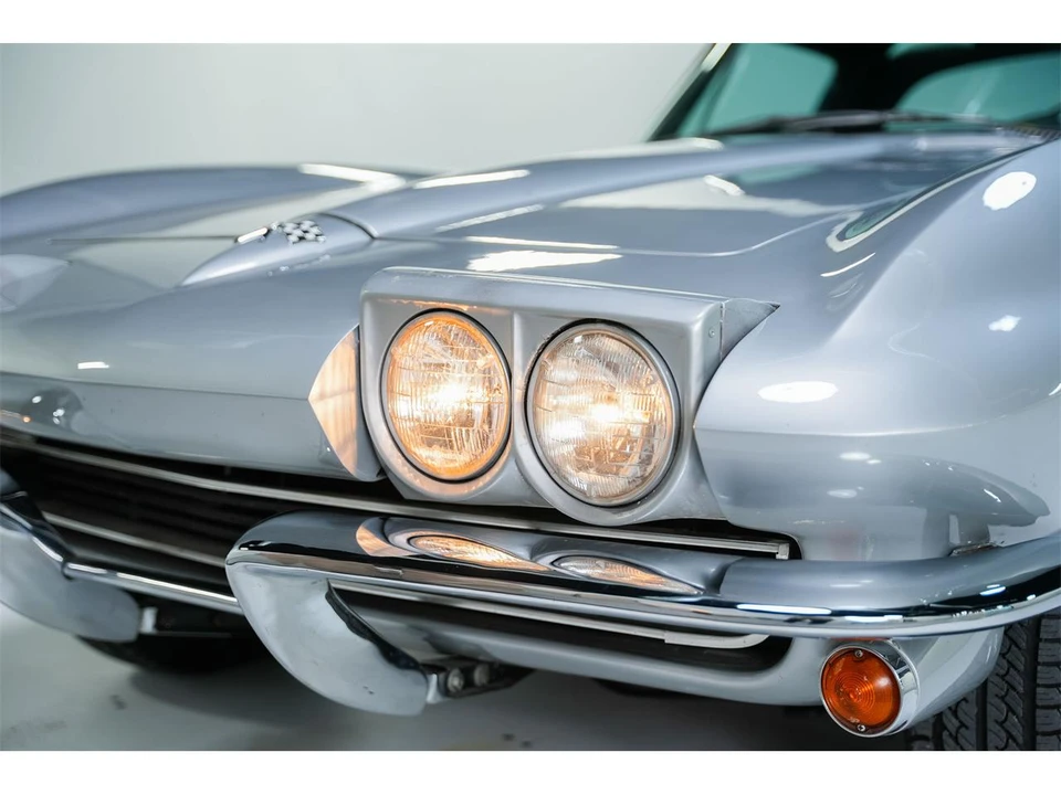 1965 Chevrolet Corvette C2 - Image 15 of 31