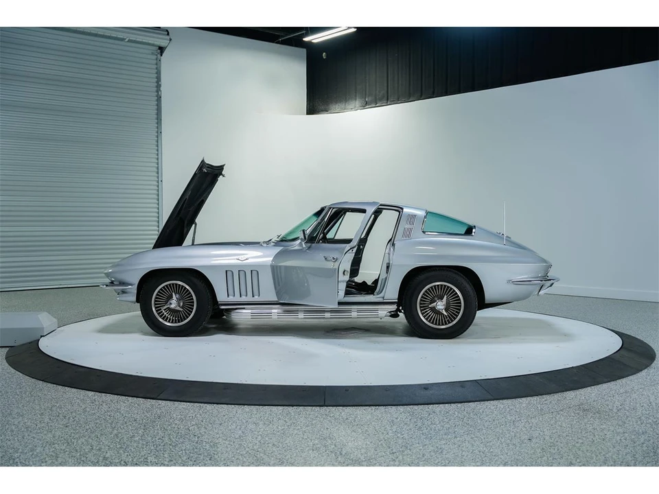 1965 Chevrolet Corvette C2 - Image 17 of 31