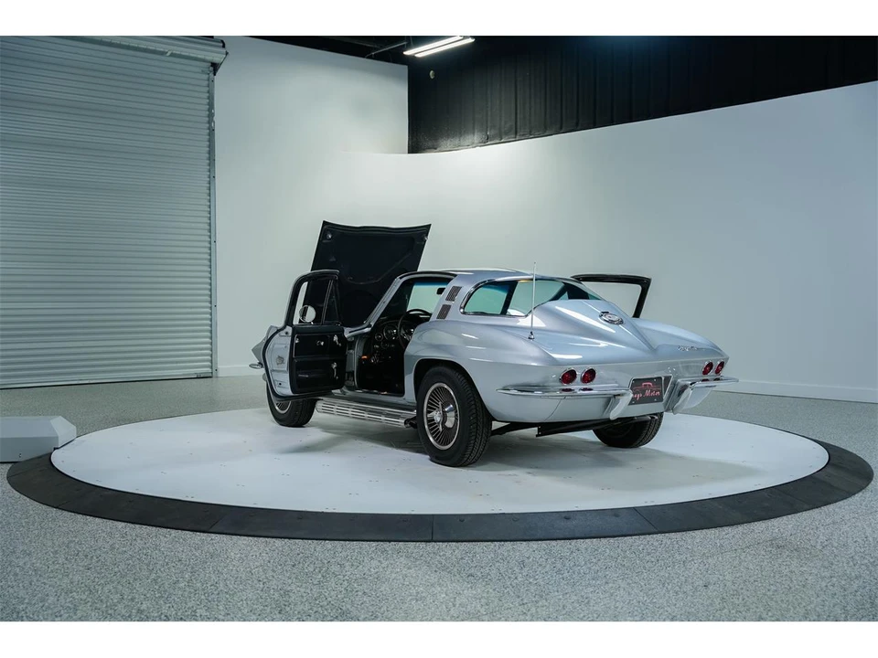 1965 Chevrolet Corvette C2 - Image 18 of 31