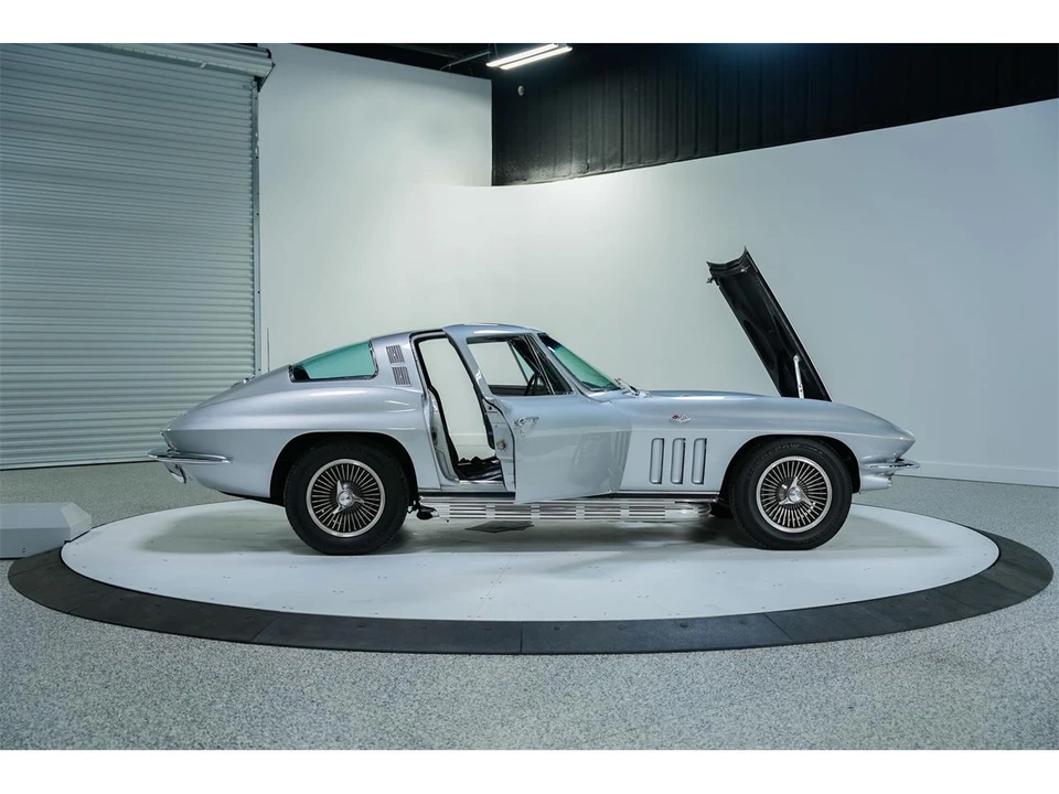 1965 Chevrolet Corvette C2 - Image 21 of 31