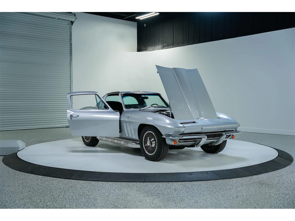 1965 Chevrolet Corvette C2 - Image 22 of 31
