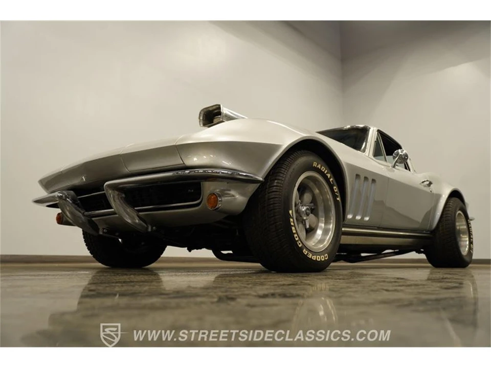 1965 Chevrolet Corvette C2 - Image 21 of 31