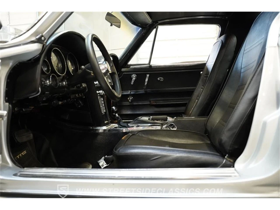 1965 Chevrolet Corvette C2 - Image 3 of 31
