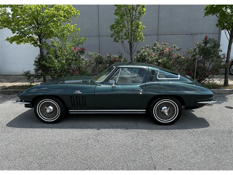 1965 Chevrolet Corvette C2 - Image 2 of 31