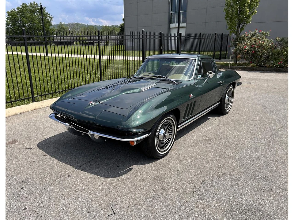 1965 Chevrolet Corvette C2 - Image 3 of 31