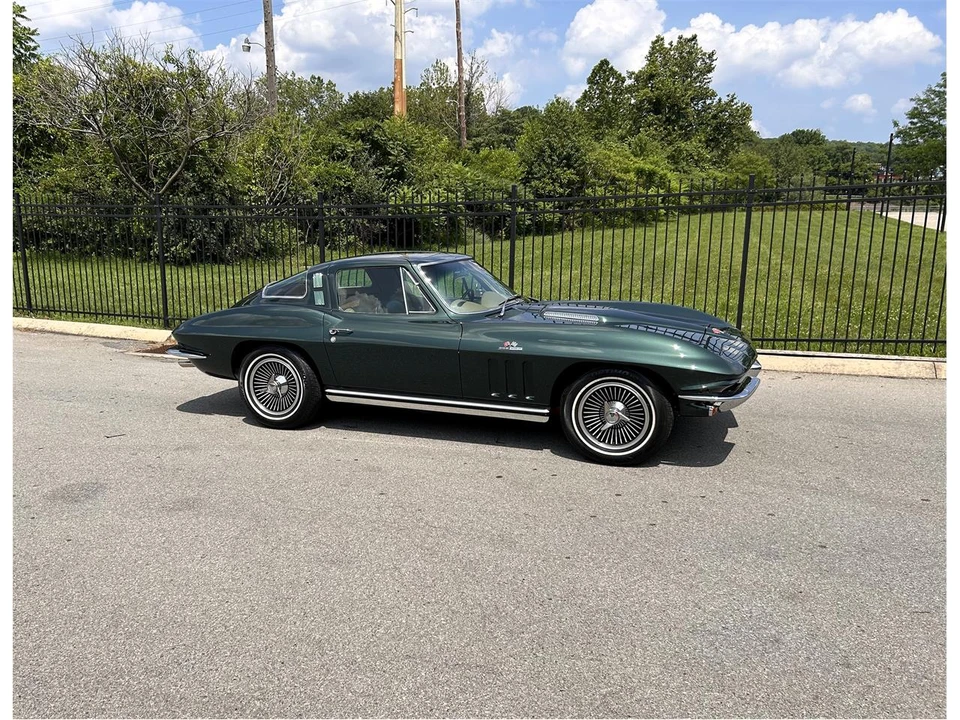 1965 Chevrolet Corvette C2 - Image 7 of 31
