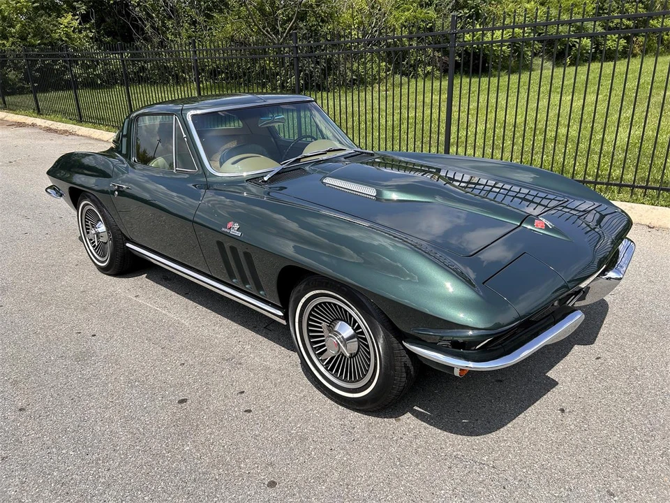 1965 Chevrolet Corvette C2 - Image 8 of 31