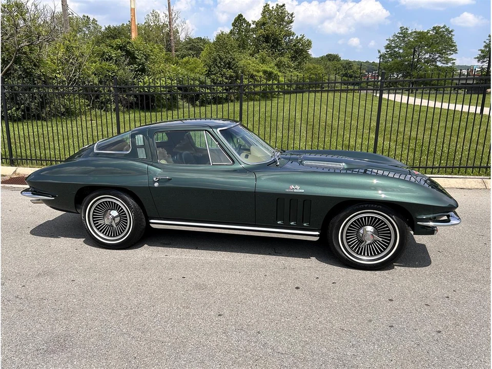 1965 Chevrolet Corvette C2 - Image 9 of 31