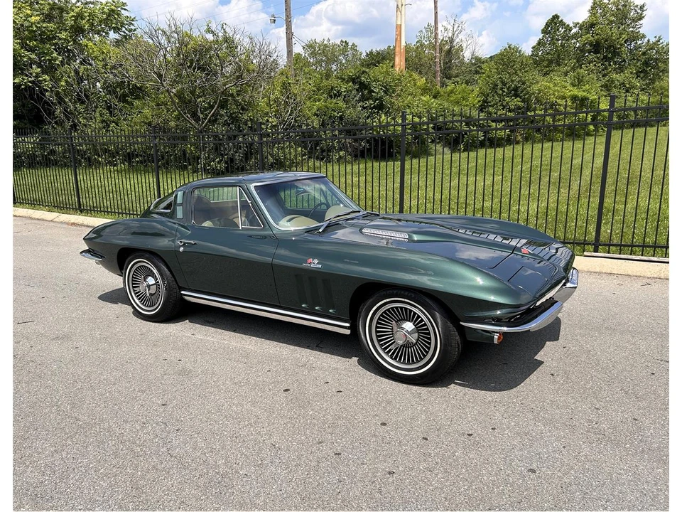 1965 Chevrolet Corvette C2 - Image 10 of 31