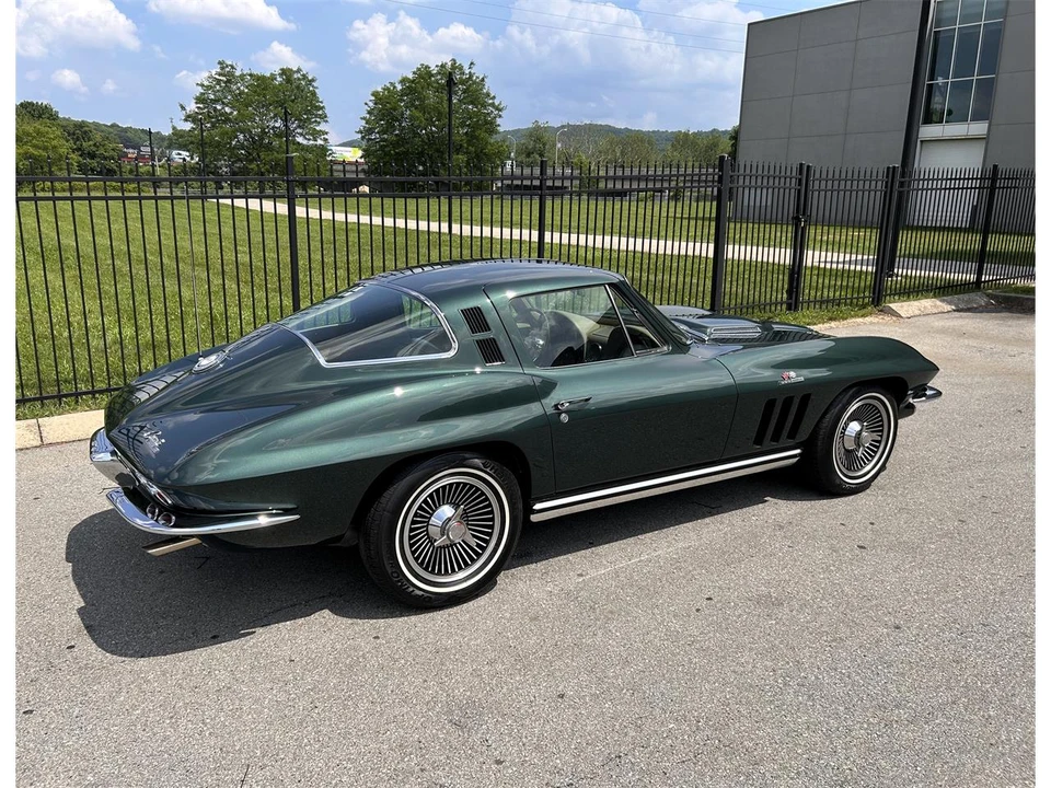 1965 Chevrolet Corvette C2 - Image 11 of 31