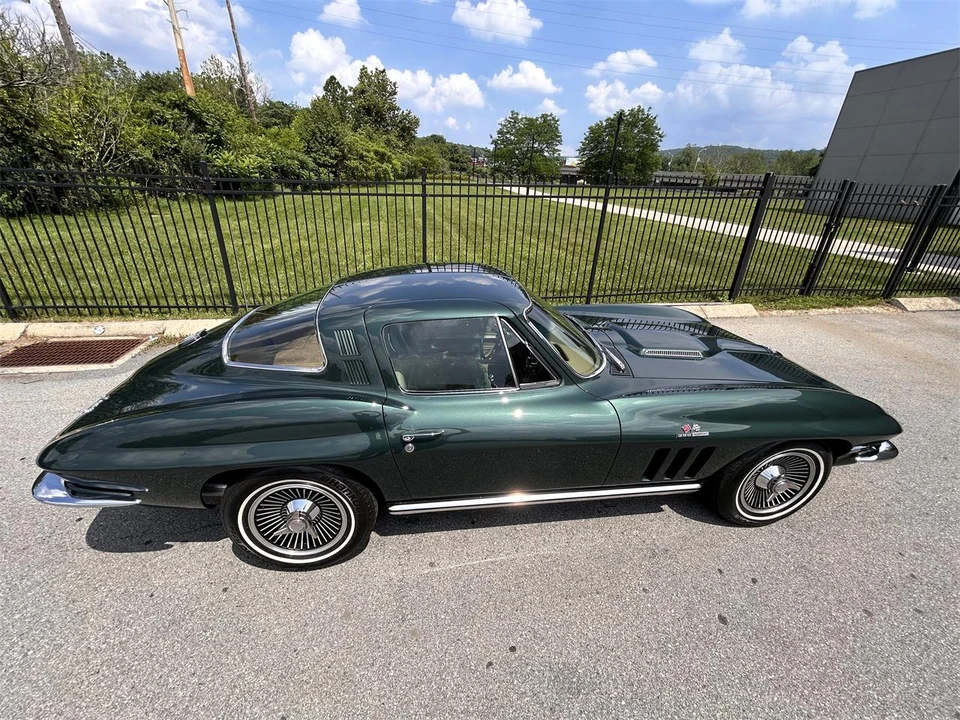 1965 Chevrolet Corvette C2 - Image 17 of 31