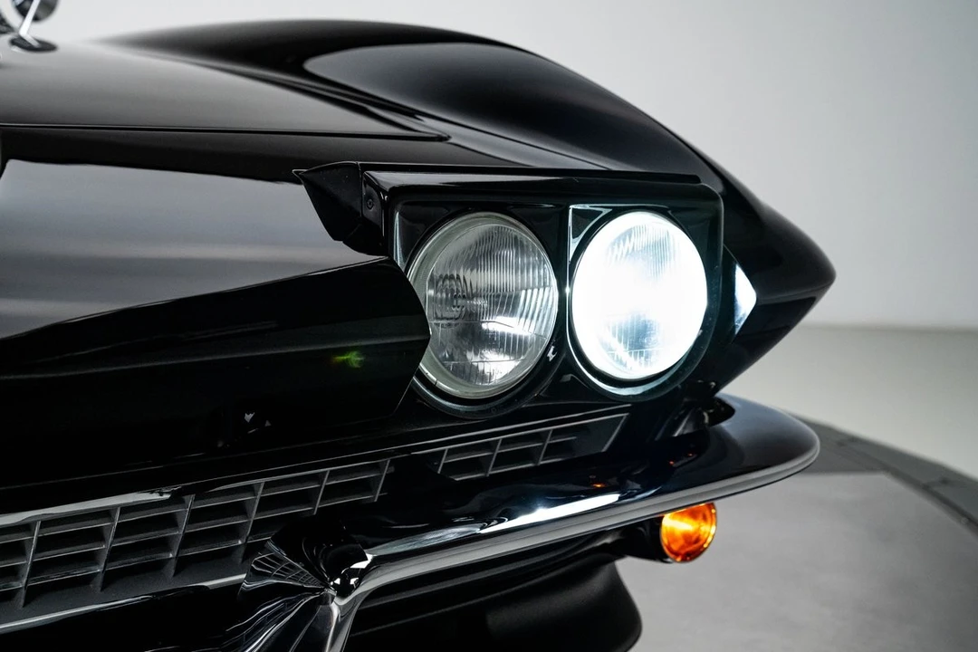 1965 Chevrolet Corvette C2 - Image 15 of 31
