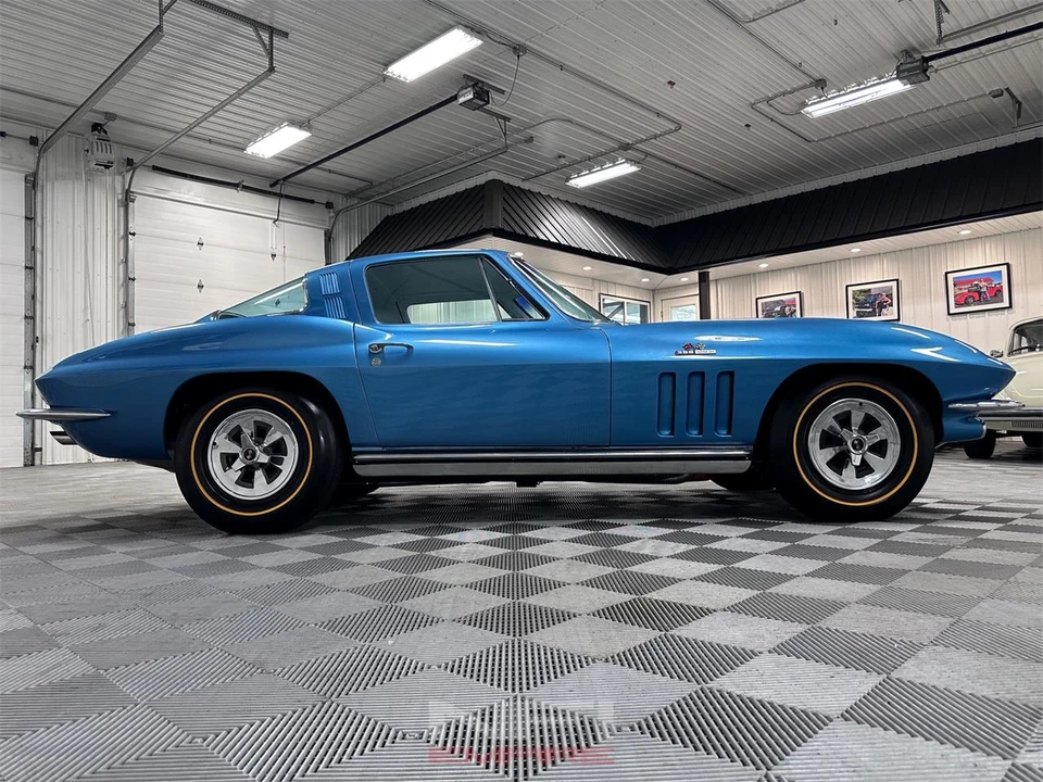 1965 Chevrolet Corvette C2 - Image 17 of 31
