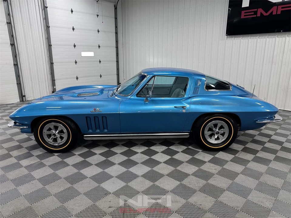 1965 Chevrolet Corvette C2 - Image 2 of 31