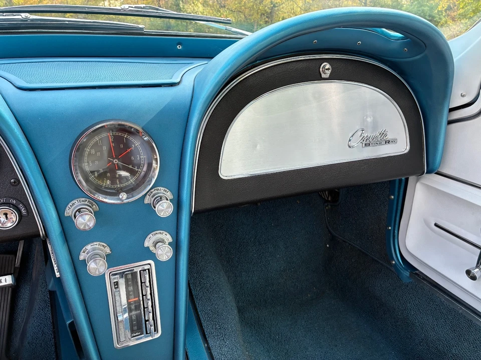 1965 Chevrolet Corvette C2 - Image 14 of 21