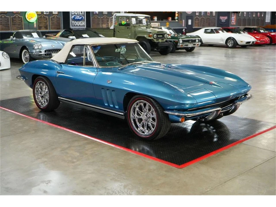 1965 Chevrolet Corvette C2 - Image 24 of 31