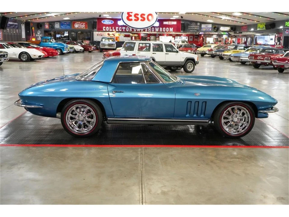 1965 Chevrolet Corvette C2 - Image 15 of 31