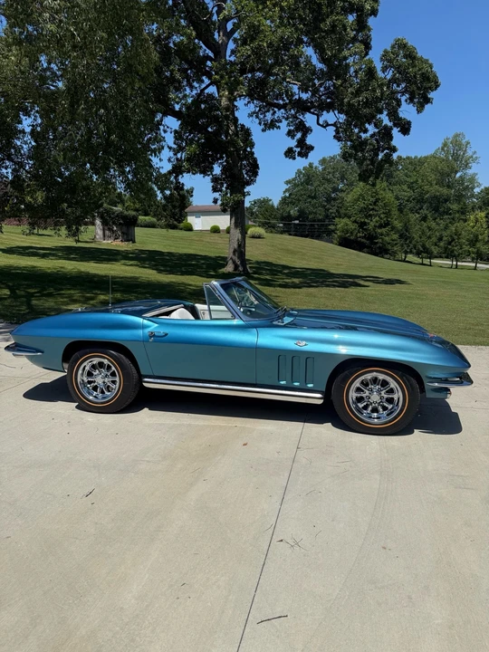 1965 Chevrolet Corvette C2 - Image 2 of 31