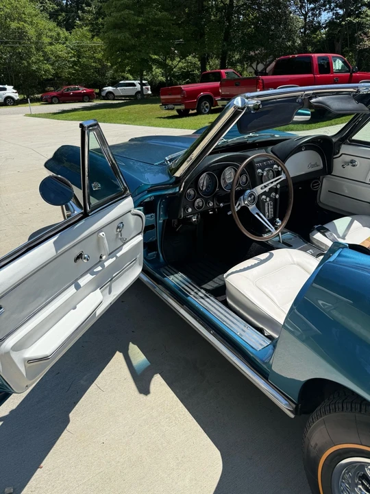1965 Chevrolet Corvette C2 - Image 25 of 31
