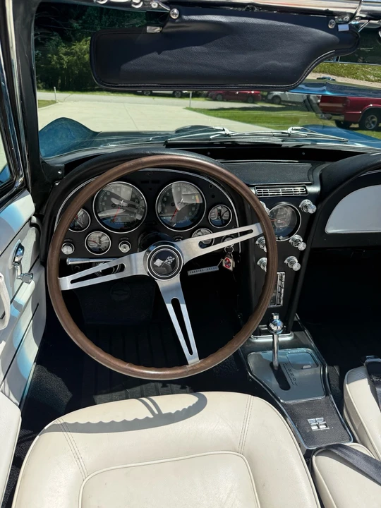 1965 Chevrolet Corvette C2 - Image 23 of 31