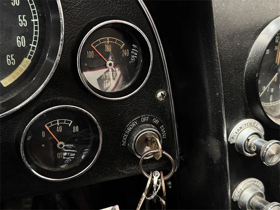 1965 Chevrolet Corvette C2 - Image 16 of 31