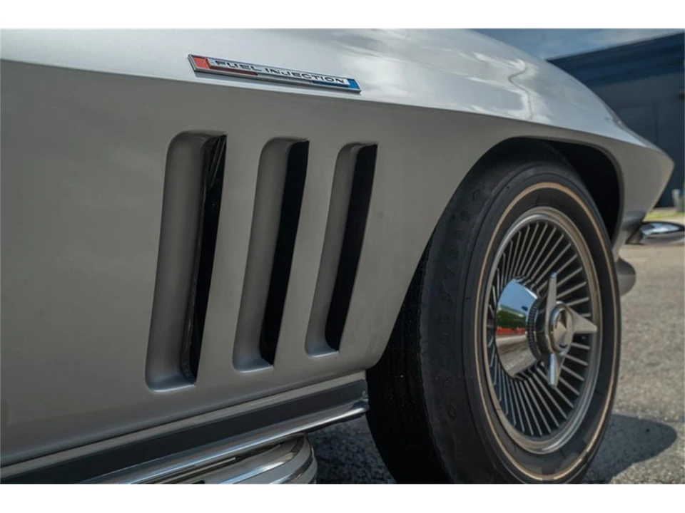 1965 Chevrolet Corvette C2 - Image 11 of 31