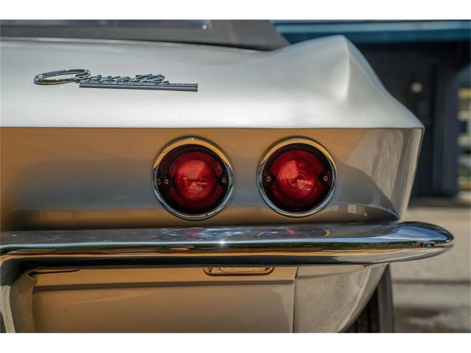 1965 Chevrolet Corvette C2 - Image 15 of 31