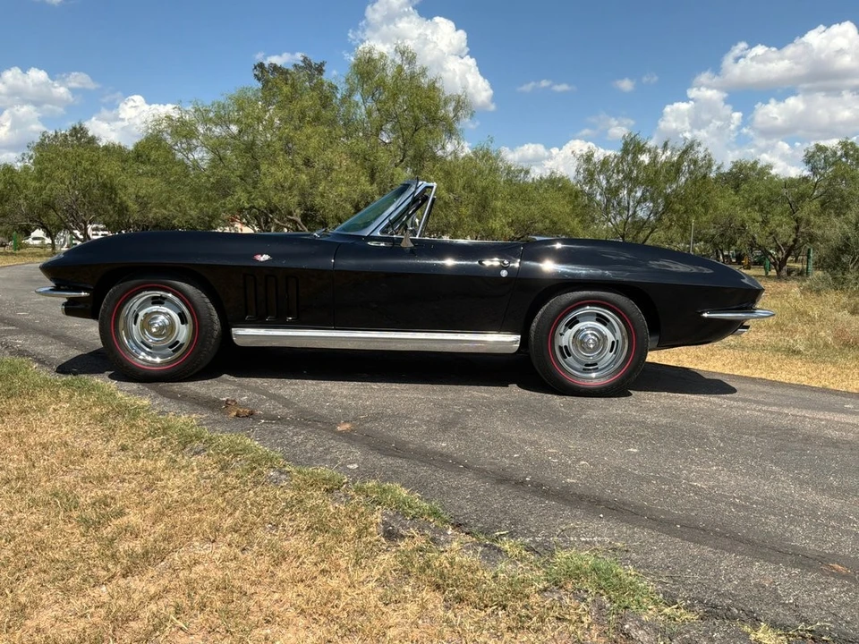 1965 Chevrolet Corvette C2 - Image 15 of 31