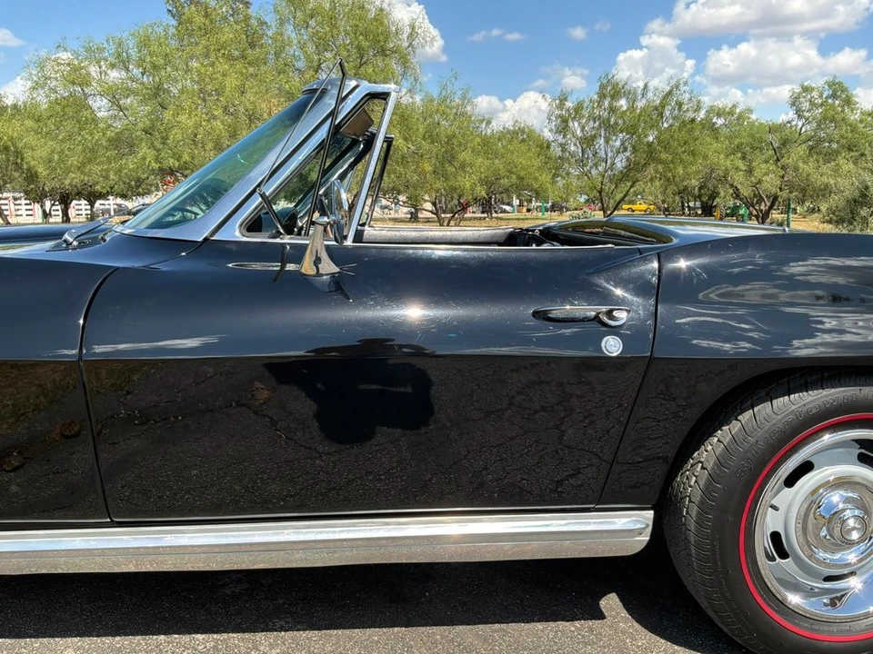 1965 Chevrolet Corvette C2 - Image 17 of 31