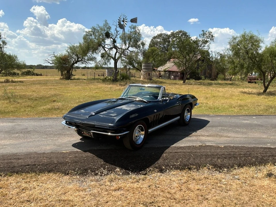 1965 Chevrolet Corvette C2 - Image 11 of 31