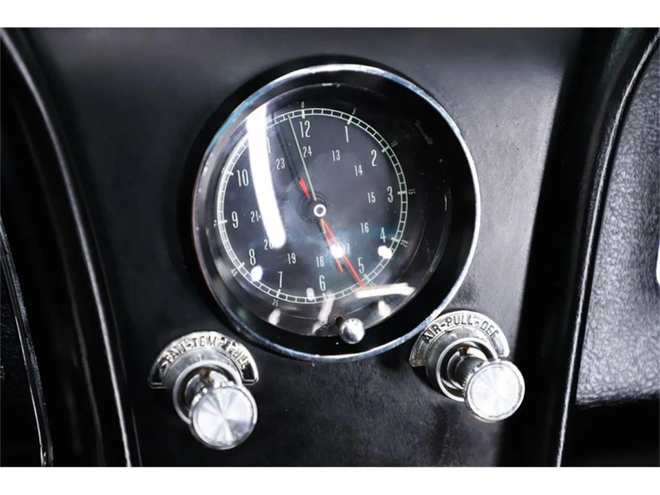 1965 Chevrolet Corvette C2 - Image 26 of 31