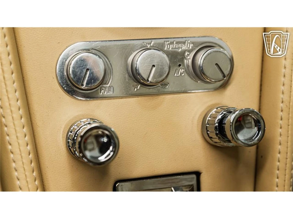 1965 Chevrolet Corvette C2 - Image 16 of 31