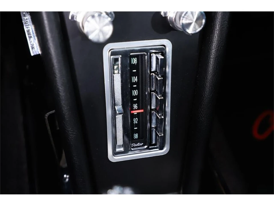 1965 Chevrolet Corvette C2 - Image 25 of 31