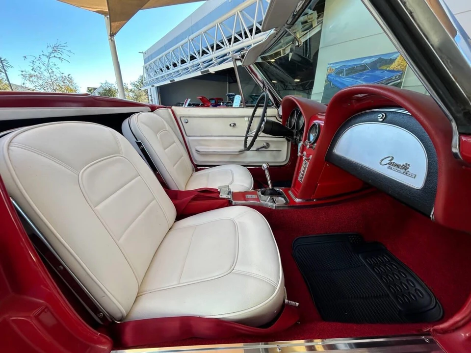 1965 Chevrolet Corvette C2 - Image 28 of 31