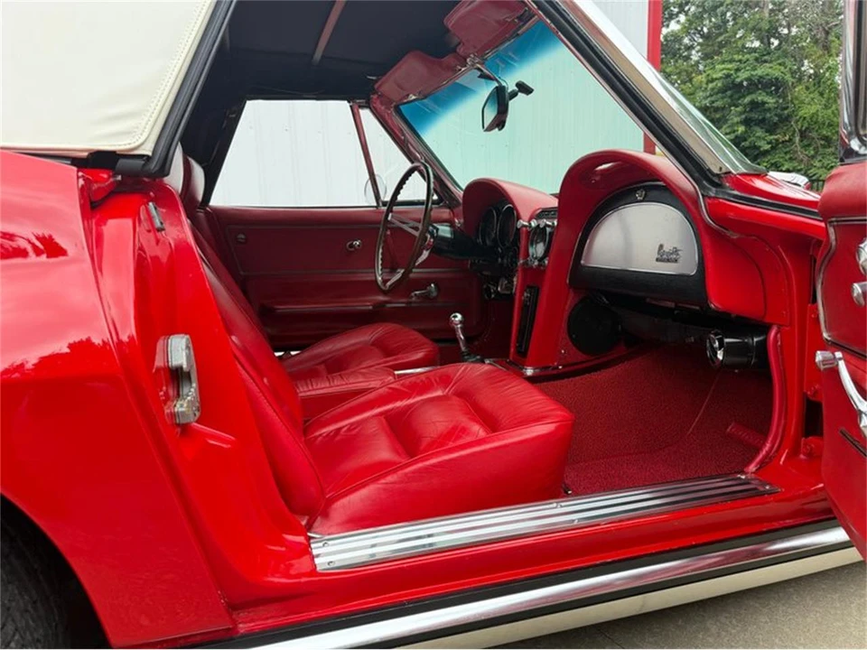 1965 Chevrolet Corvette C2 - Image 11 of 31