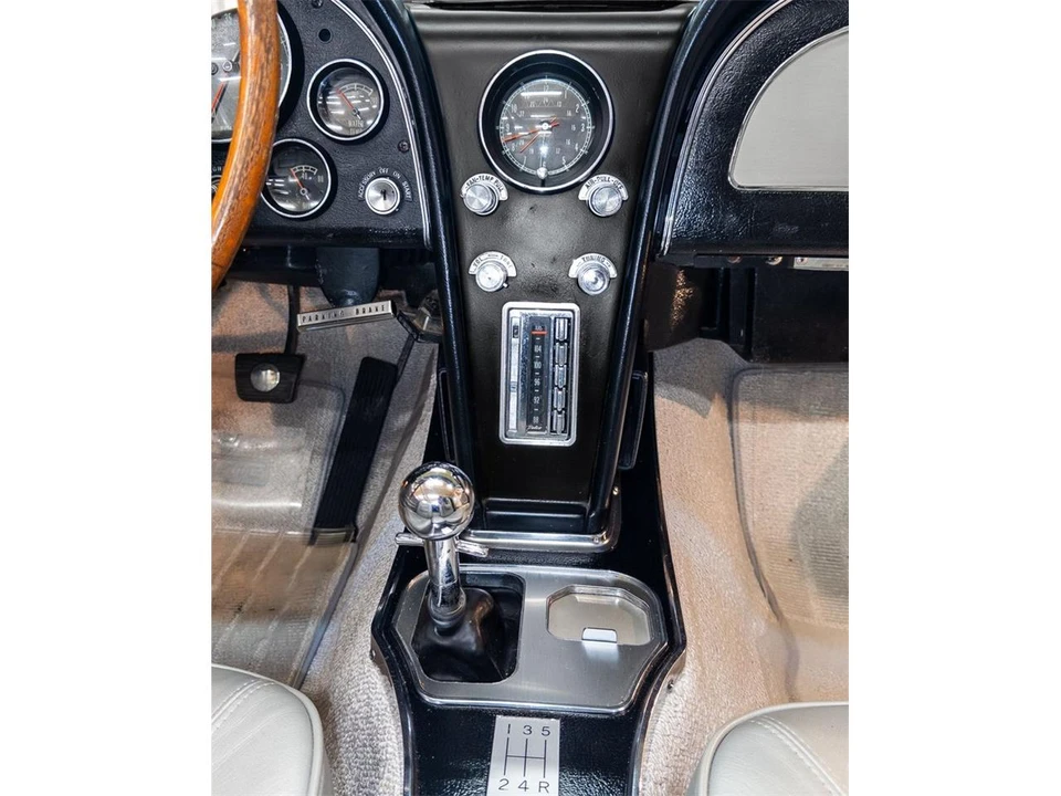 1965 Chevrolet Corvette C2 - Image 18 of 25