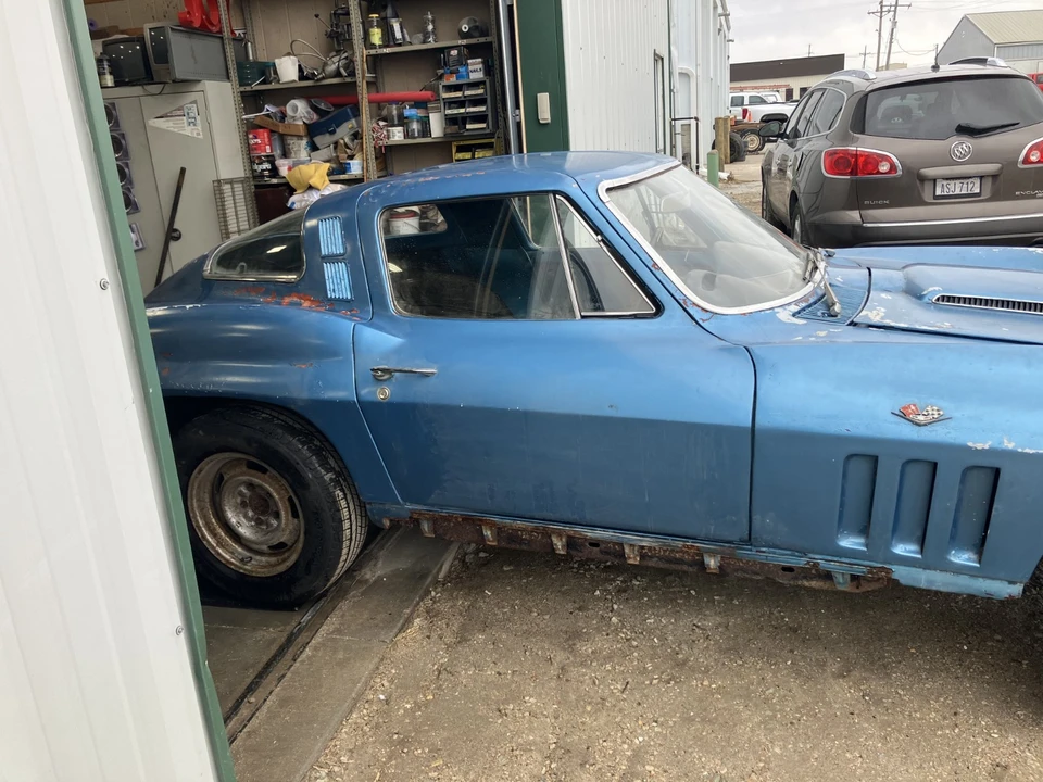 1965 Chevrolet Corvette C2 - Image 8 of 21