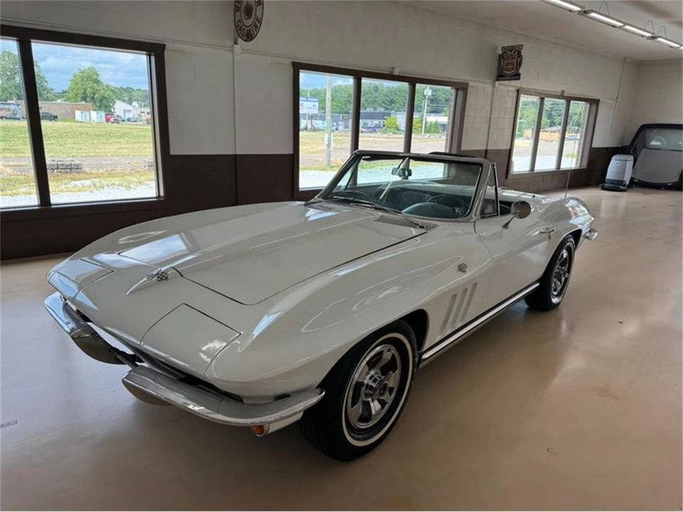 1965 Chevrolet Corvette C2 - Image 9 of 18