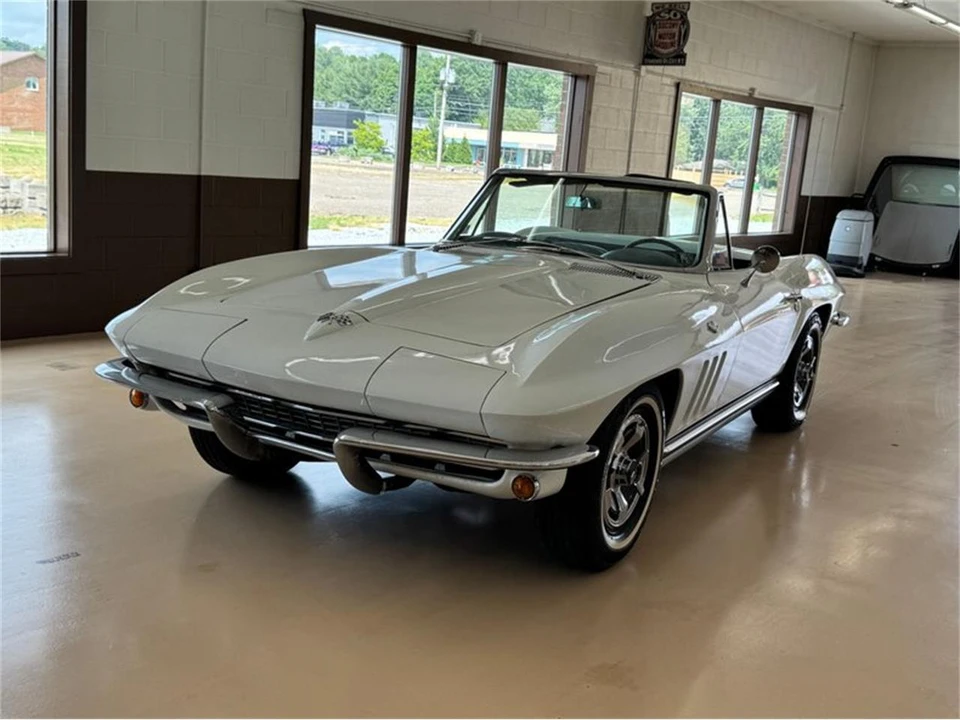 1965 Chevrolet Corvette C2 - Image 12 of 18