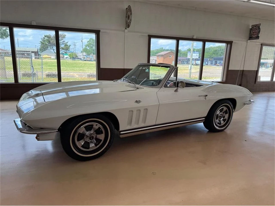 1965 Chevrolet Corvette C2 - Image 10 of 18