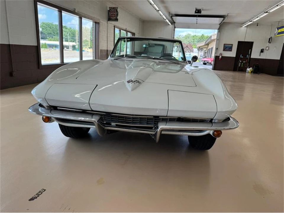 1965 Chevrolet Corvette C2 - Image 11 of 18