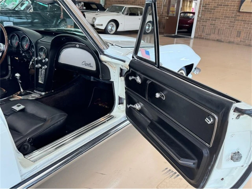 1965 Chevrolet Corvette C2 - Image 13 of 18