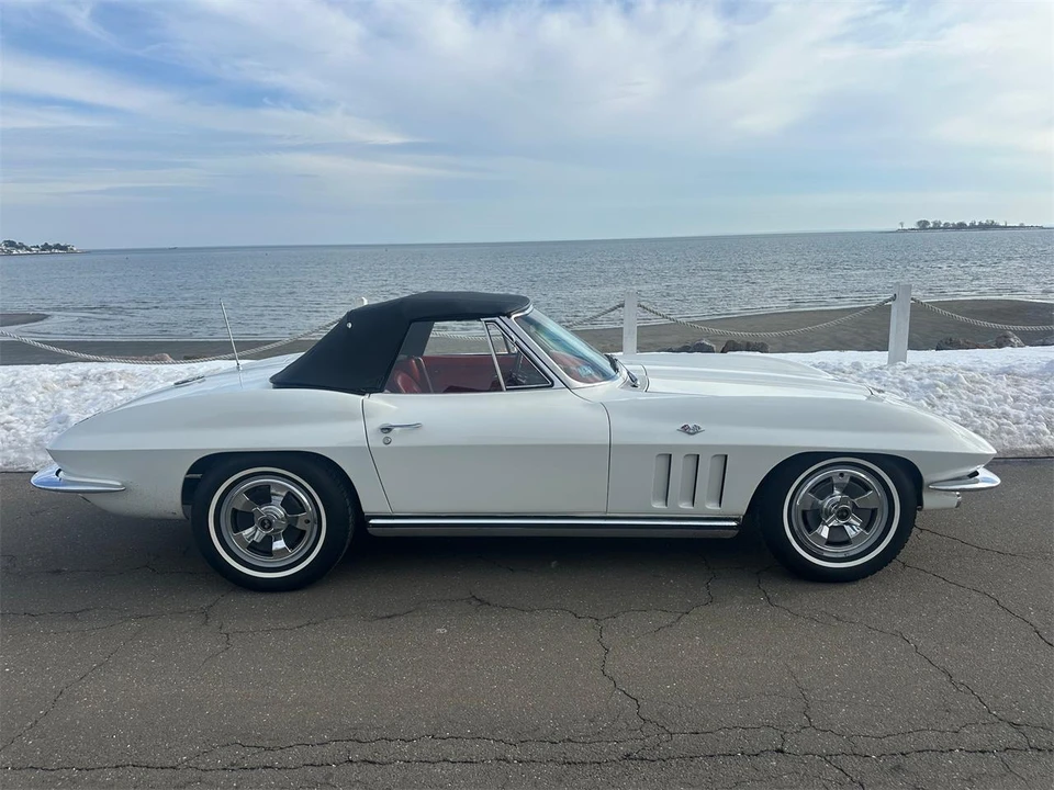 1965 Chevrolet Corvette C2 - Image 19 of 31