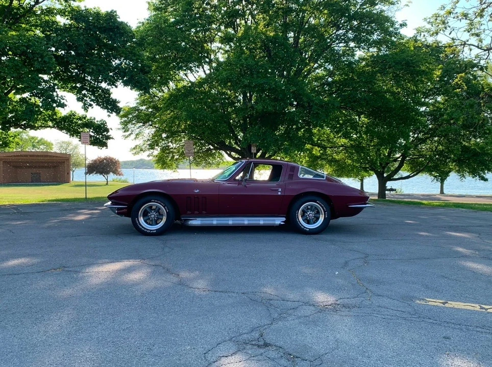 1965 Chevrolet Corvette C2 - Image 8 of 10