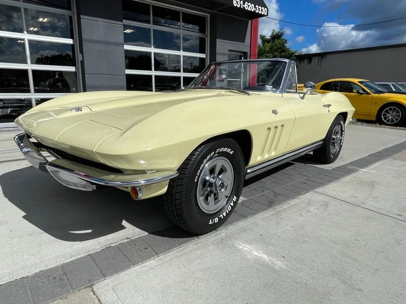 1965 Chevrolet Corvette C2 - Image 22 of 31
