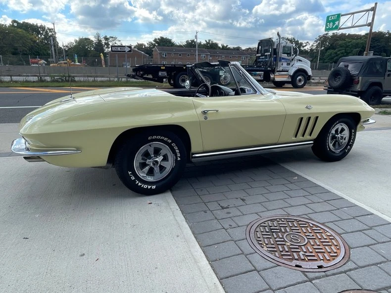 1965 Chevrolet Corvette C2 - Image 10 of 31