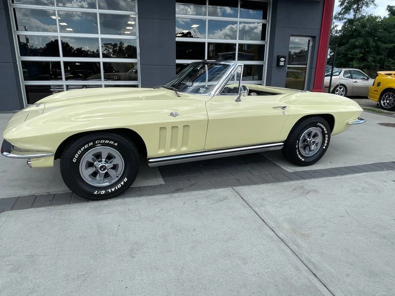 1965 Chevrolet Corvette C2 - Image 23 of 31