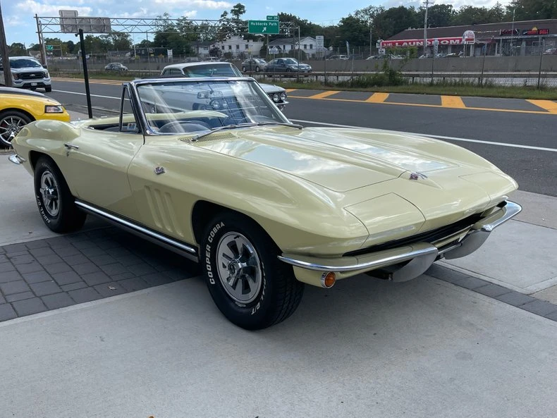 1965 Chevrolet Corvette C2 - Image 7 of 31