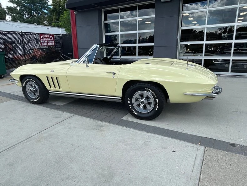 1965 Chevrolet Corvette C2 - Image 20 of 31