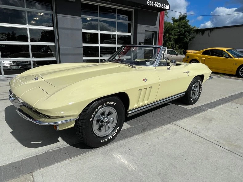 1965 Chevrolet Corvette C2 - Image 11 of 31